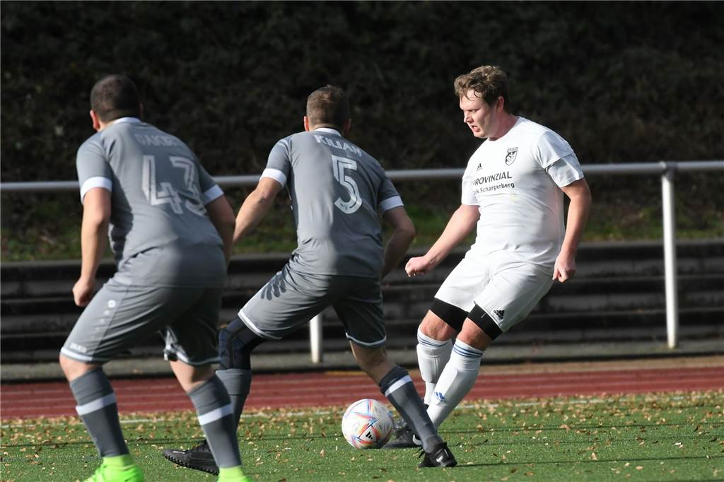 Über ein 1:0 und 2:2 kam die SG Castrop III (Kreisliga C) zu einem 3:3 gegen Urania Lütgendortmund II.