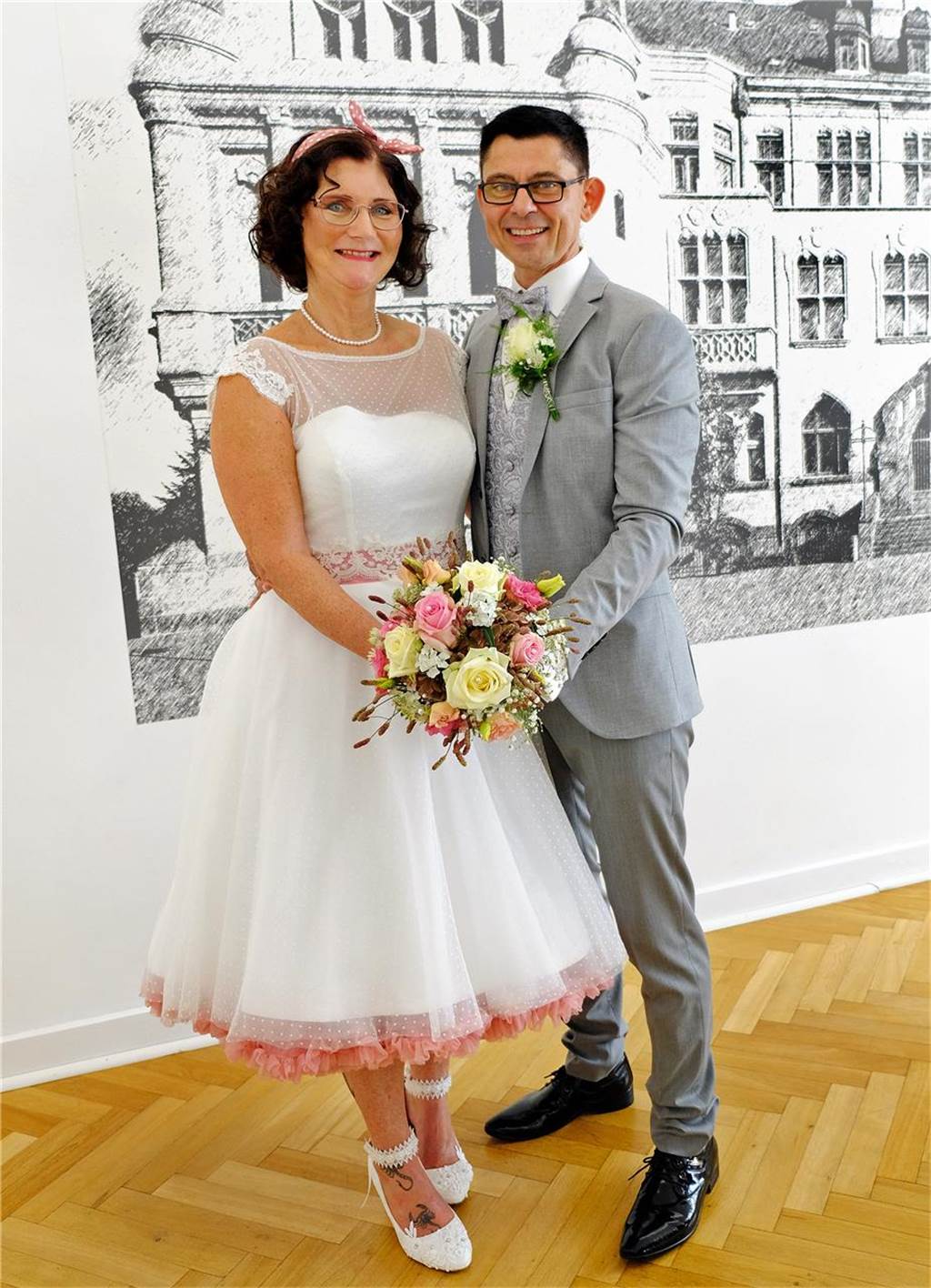 Die Eheleute Ulrike Zweiböhmer und Jörg Poppe nach ihrer Trauung im Standesamt in Recklinghausen