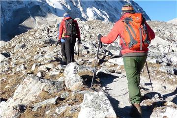 Über eine sanft ansteigende Rampe aus Geröll und Fels geht es hinauf zum höchsten Pass - die Luft ist hier schon dünn. Foto: Florian Sanktjohanser