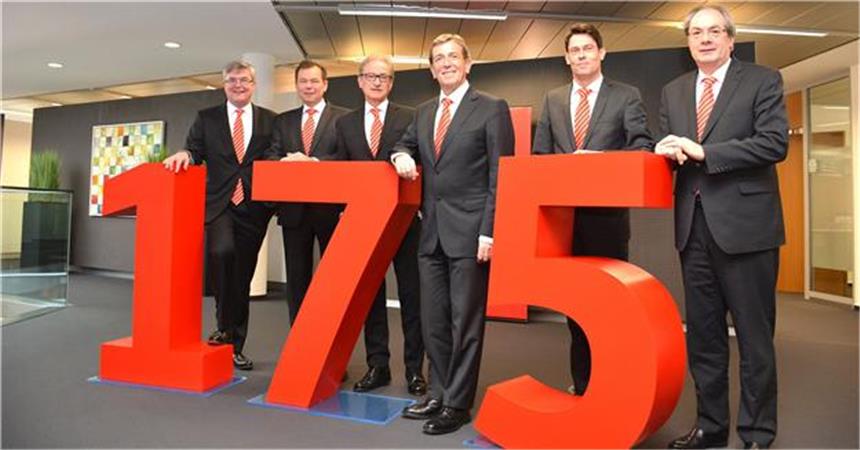 Sparkasse legt Jahresbilanz 2015 vor Über eine ungebrochene Nachfrage der Kunden auch im Jubiläumsjahr „175 Jahre Sparkasse im Westmünsterland“ berichtet der Vorstand der Sparkasse Westmünsterland, von links: Jürgen Büngeler, Dr. Matthias Bergmann, Karlheinz Lipp, Heinrich-Georg Krumme (Vorsitzender), Dr. Raoul G. Wild und Wilfried Hammans.