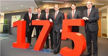 Über eine ungebrochene Nachfrage der Kunden auch im Jubiläumsjahr „175 Jahre Sparkasse im Westmünsterland“ berichtet der Vorstand der Sparkasse Westmünsterland, von links: Jürgen Büngeler, Dr. Matthias Bergmann, Karlheinz Lipp, Heinrich-Georg Krumme (Vorsitzender), Dr. Raoul G. Wild und Wilfried Hammans.