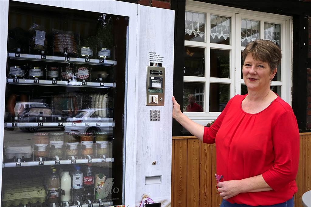 Elisabeth und Josef Enstrup schließen Hofladen in Lavesum: „Es muss leider sein“ Über einen 24-Stunden-Automaten verkauft Elisabeth Enstrup unter anderem ihre selbstgemachten Eintöpfe auch weiterhin.