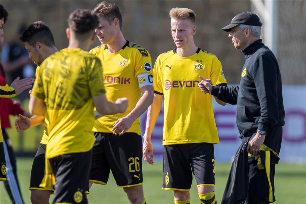 Chris Führich vor BVB-Wiedersehen: „Jeder muss an die Grenze gehen“ Über Ex-BVB-Trainer Lucien Favre sagt Chris Führich: „Er ist ein sehr feiner Taktiker.“