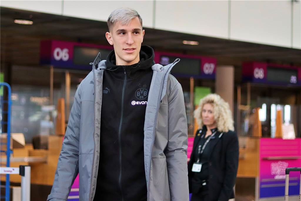 Nico Schlotterbeck schaut zur Seite.