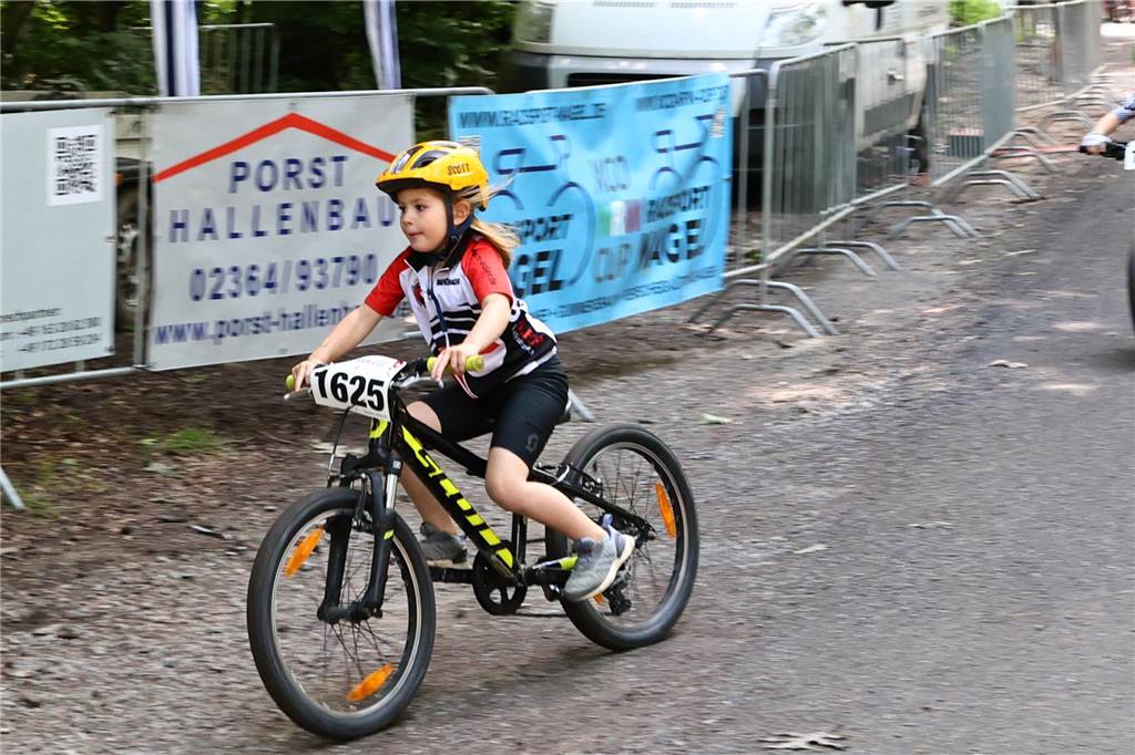 Über mehr als 350 Starter freuten sich die Organisatoren des Mountainbike-Events am Dachsberg. Erneut war das Heimrennen des ATV Haltern ein voller Erfolg.