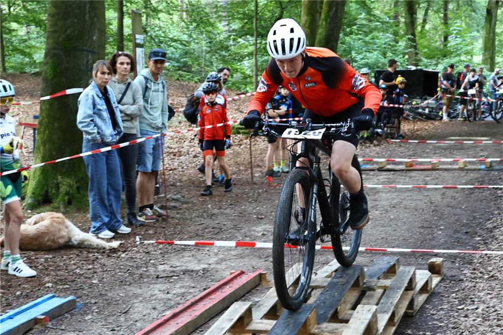 Über mehr als 350 Starter freuten sich die Organisatoren des Mountainbike-Events am Dachsberg. Erneut war das Heimrennen des ATV Haltern ein voller Erfolg.