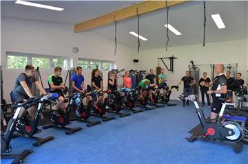 Über neue Spinning-Räder freuen sich der SV Lünen und die SG Lünen.