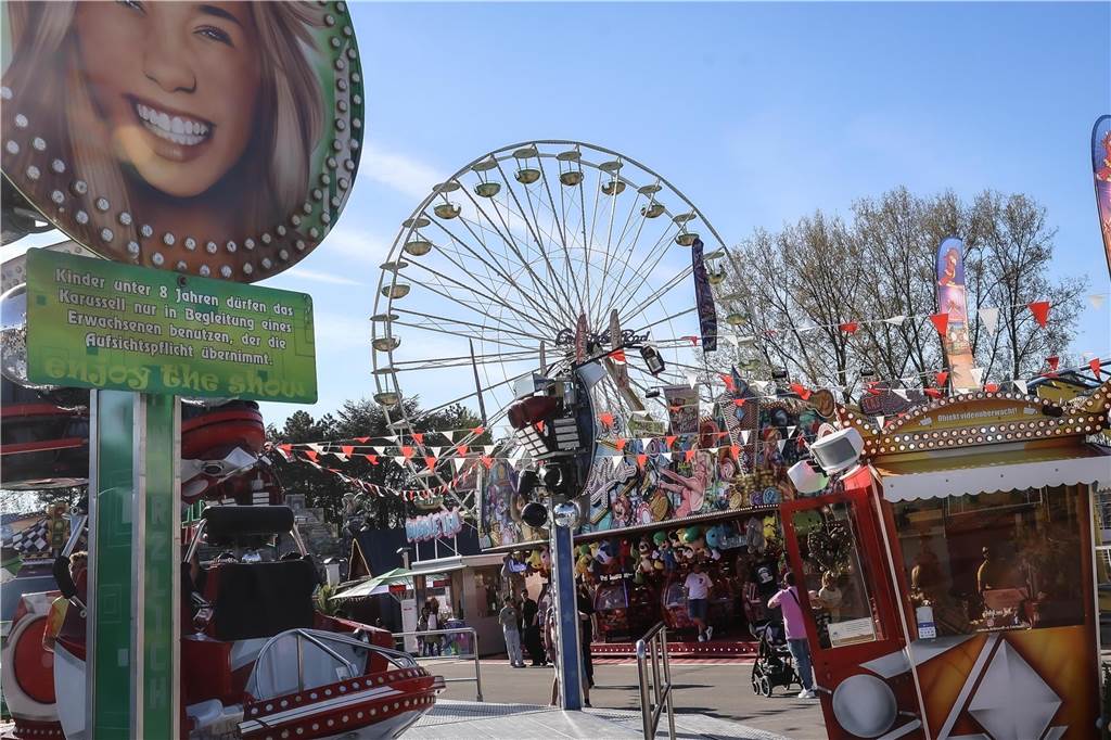 Ostereiersuche, Kirmes und Wandern: Veranstaltungstipps rund um Ostern Fahrgeschäfte auf der Osterkirmes Fredolino in Dortmund