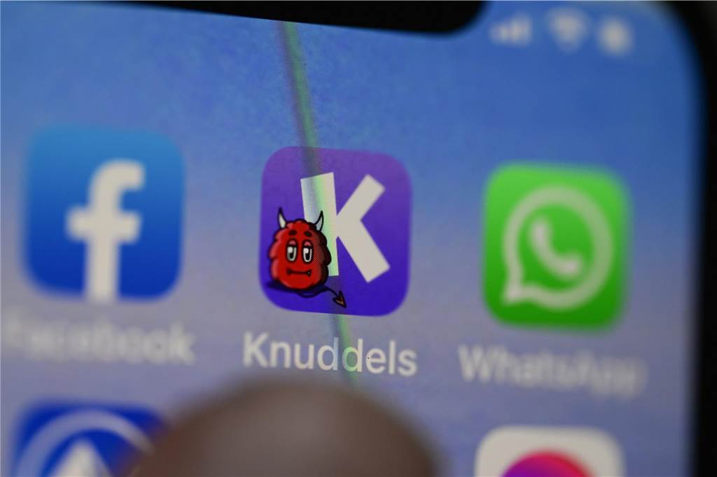 Virtueller Missbrauch von Kindern: Heeker begeht verstörende Taten Ein Bildschirm eines Smartphones mit Apps