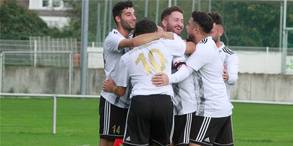 Kritik nach Spielabbruch: Sorgen von Eintracht Werne unbegründet? So wichtig ist das Torverhältnis Über Tore freuen konnten sich die Fußballer von Eintracht Werne gegen die IG Bönen II aufgrund des Spielabbruches nur in der ersten Halbzeit. Dass am Ende der Saison mögliche fehlende Tore den Ausschlag geben, ist nur bedingt wahrscheinlich.