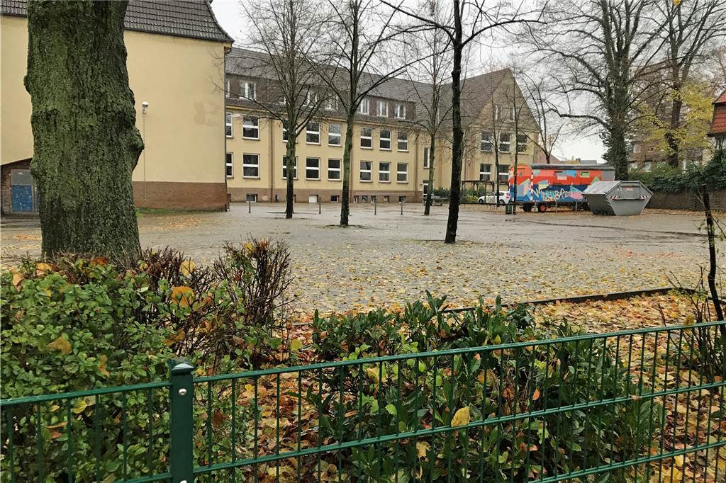 Wienbredeschule soll Übergangs-Kita werden - und dann Platz machen für neue Wohnungen Übergangsweise sollen zwei Kitagruppen in dem mehr als 100 Jahre alten Gebäude untergebracht werden. Zuletzt hatten die Schüler der Wiehagenschule das Gebäude übergangsweise genutzt.