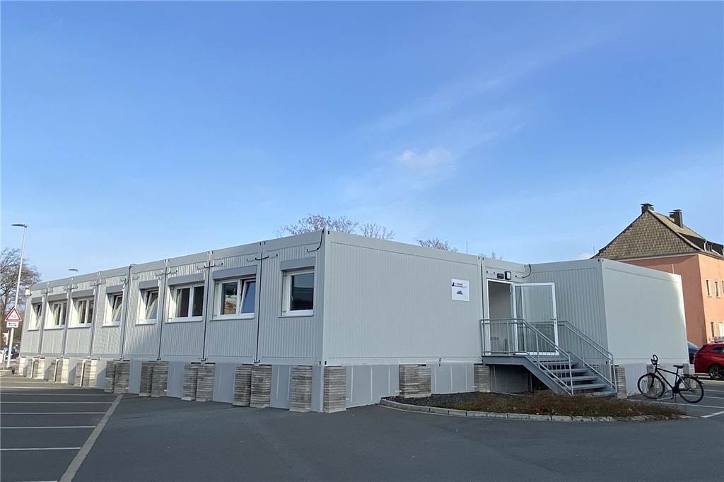 Sanierung am Berufskolleg-Hochhaus wird um 2,3 Millionen Euro teurer Container.