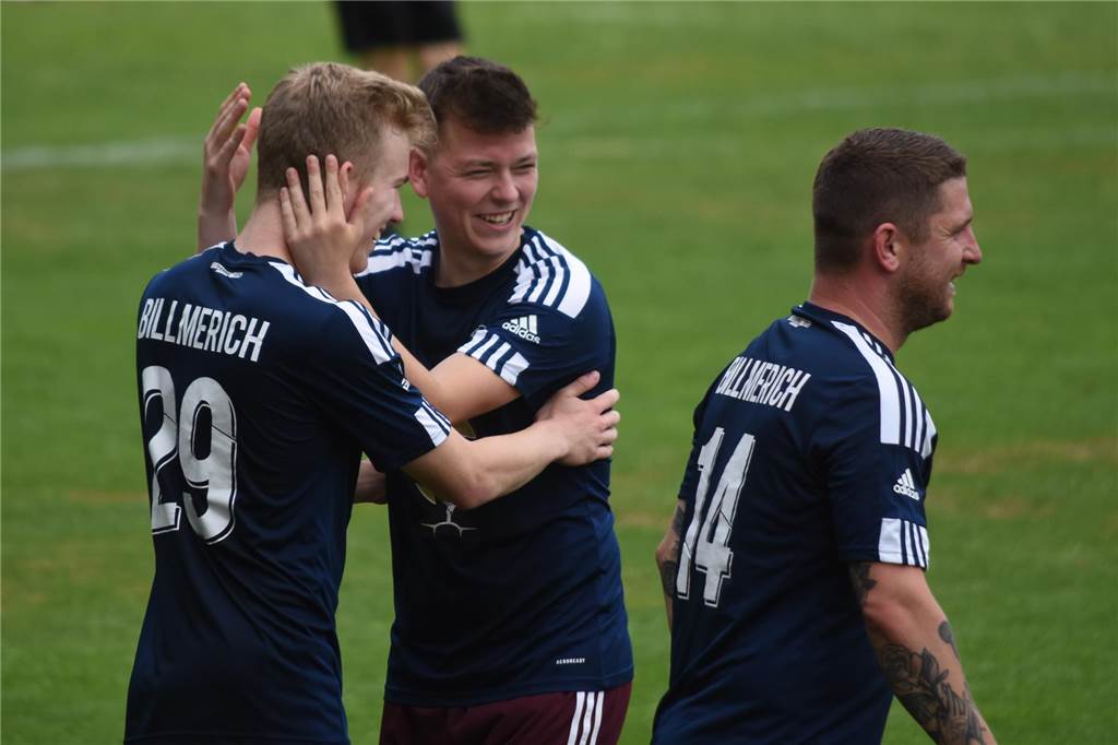 Saisonstart der Unnaer Fußballteams mit Schulnote: Bei 3 Teams ist die Versetzung gefährdet Überraschend guter Start für die Spieler von BRB - hier mit (v.l.) Ben Tadday, Florian Clausmeier und Chris Schultz.