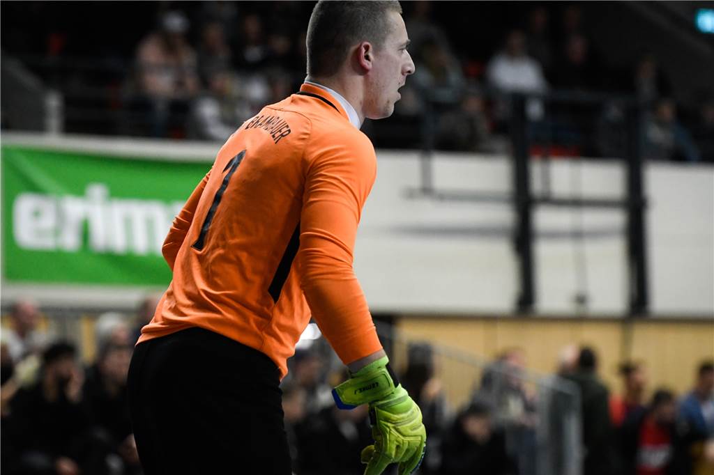 Lüner Hallenstadtmeisterschaften: Alle Spiele im Überblick in unserem Liveticker Überraschend steht Jörg Lemke doch im Tor für den BV Brambauer und hält sofort die Null. Der BVB bezwingt den VfB Lünen mit 3:0.