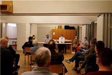 Überraschend viele Deutener kamen am Montagabend zur Stadtteilkonferenz ins Pfarrheim.