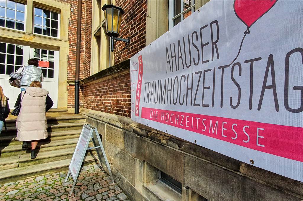 Ahauser Traumhochzeitstage: Besuchsmagnet mit gelebter Leichtigkeit Überwiegend Frauengrüppchen oder junge Paare besuchten die Messe am Samstag.
