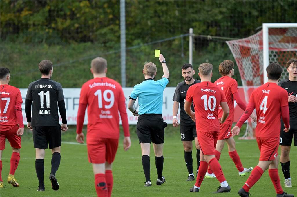 Lüner SV verliert schon wieder Punkte wegen eines Platzverweises Ünal Kurtulus bekommt die erste Gelbe Karte.