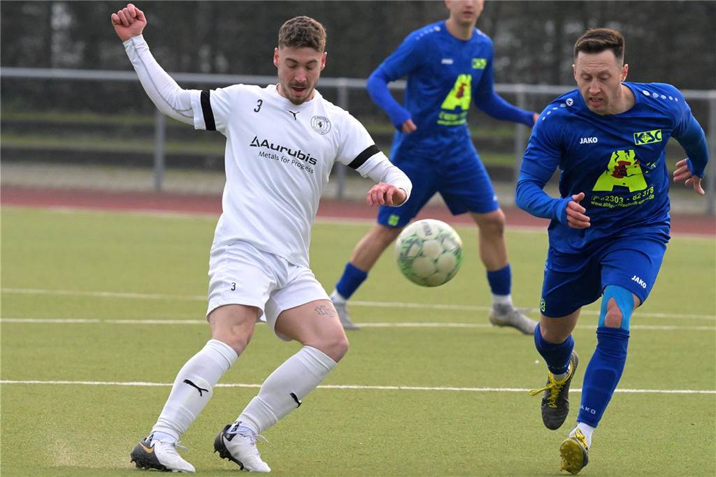 Ufuk Türkkan trifft beim Comeback nach Kreuzbandriss Ufuk Türkkan (r.) erzielte bei seinem Comeback nach einem Kreuzbandriss für den Kamener SC prompt wieder ein Tor.