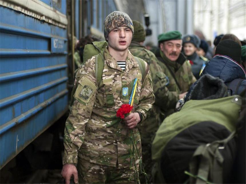 OSZE-Mandat für Ukraine soll verstärkt werden Ukrainische Soldaten kehren von der Front heim nach Lwiw. Foto: Ivan Boberskyy