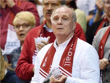 Uli Hoeneß träumt von einem Basketball-Freiluftspiel vor 50 000 Zuschauern in der Allianz Arena. Foto: Tobias Hase