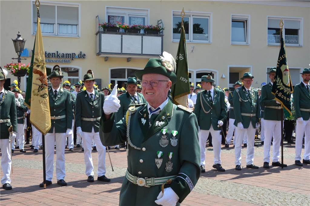 Uli Kiski grüßt die Schützen