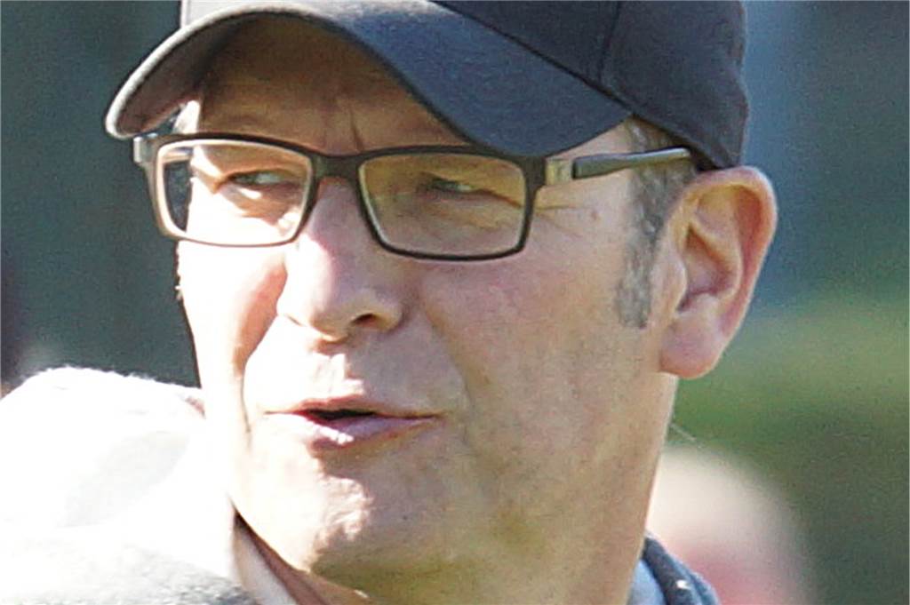 Kreisliga-Trainer fordert den Saison-Abbruch: „Wir sollten erst im August wieder spielen“ Uli Neuhaus, Co-Trainer des SV Bausenhagen, spricht sich für eine Annullierung der Saison aus.