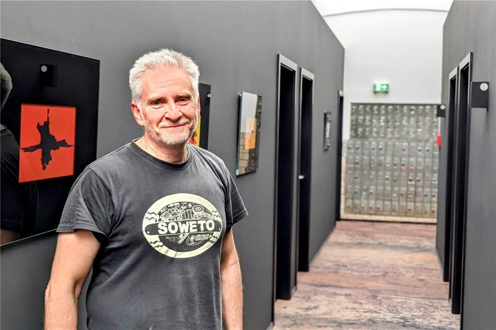 Susanne Timm und Uli Schmerer eröffnen Hotel auf Zechengelände Uli Schmerer in der Ex-Lampenstube, wo 20 Co-Working-Space-Räume hineingesetzt wurden.