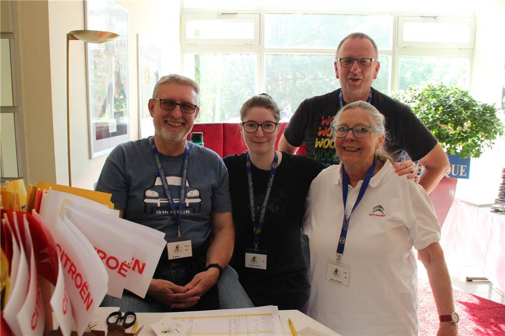 Uli Wittrin, Katharina Janitat, Thorsten Albers und Barbara Baumgart (v.l.) freuen sich über das durchweg gelungene 45. Deutschlandtreffen des Citröen Veteranen Clubs Landesbezik 3 Westfalen-Müsnterland.