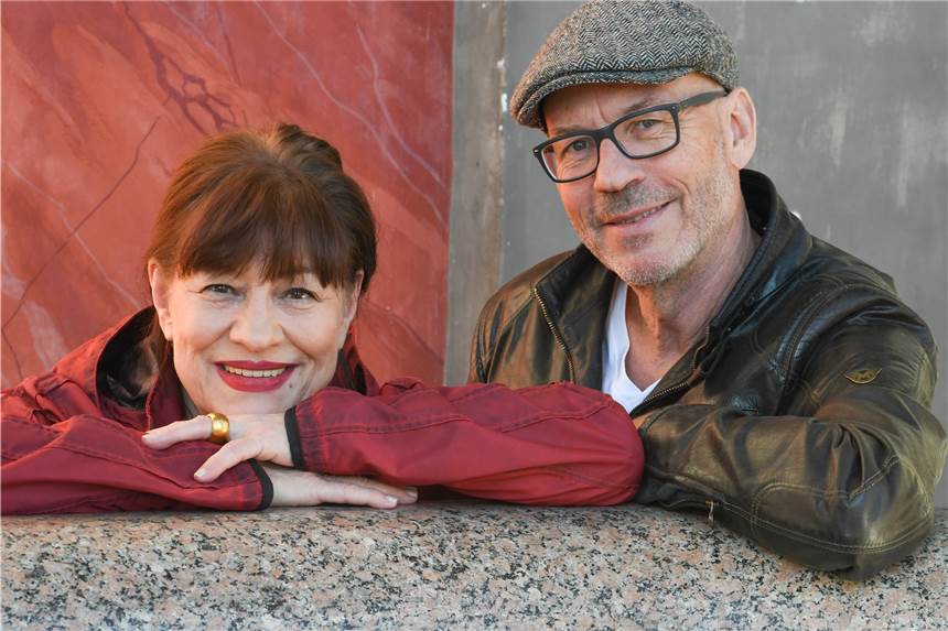80er-Sängerin Ulla Meinecke kommt mit Multi-Instrumentalisten nach Lünen Ulla Meinecke und Reinmar Henschke bringen am 11. Mai Song und Geschichte im Heinz-Hilpert-Theater zum besten.