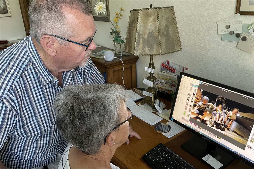Florian Zeugner kämpft: „Ilyas soll bei seiner geliebten Mutter leben“ Ulla und Walter Pannewig sind erschüttert, dass ihre Urlaubsbekannte das Sorgerecht für ihren Sohn verloren hat. „Hier wurde eine intakte und liebevolle Familie grundlos auseinandergerissen“, sagen sie.