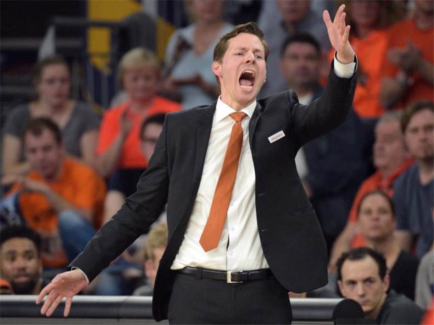Ulm und Bamberg melden sich zurück Ulms Coach Trainer Thorsten Leibenath ist zum Trainer des Jahres gewählt worden. Foto: Stefan Puchner