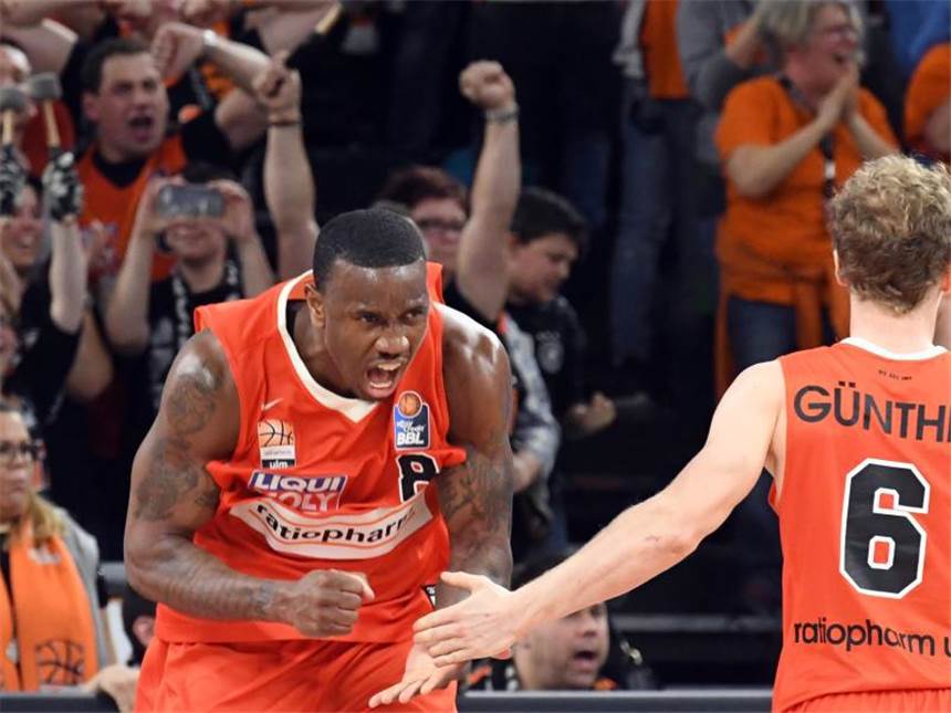 Alleiniger Rekord für Ulm: 26 Siege in Serie Ulms Raymar Morgan jubelt. Im Spiel gegen ALBA Berlin erzielte er 18 Punkte. Foto: Stefan Puchner