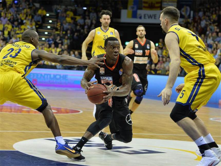 Ulm trotzt starken Oldenburgern - Bauermann verliert weiter Ulms Raymar Morgan (M) kam gegen Oldenburg auf 29 Punkte. Foto: Carmen Jaspersen