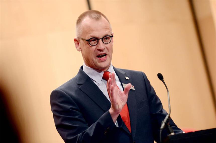 Ex-Sparkassenchef geht nun doch nicht zum DRK Ulrich Fischer, ehemaliger Vorstandsvorsitzender der Sparkasse Lünen, geht nun doch nicht zum DRK.