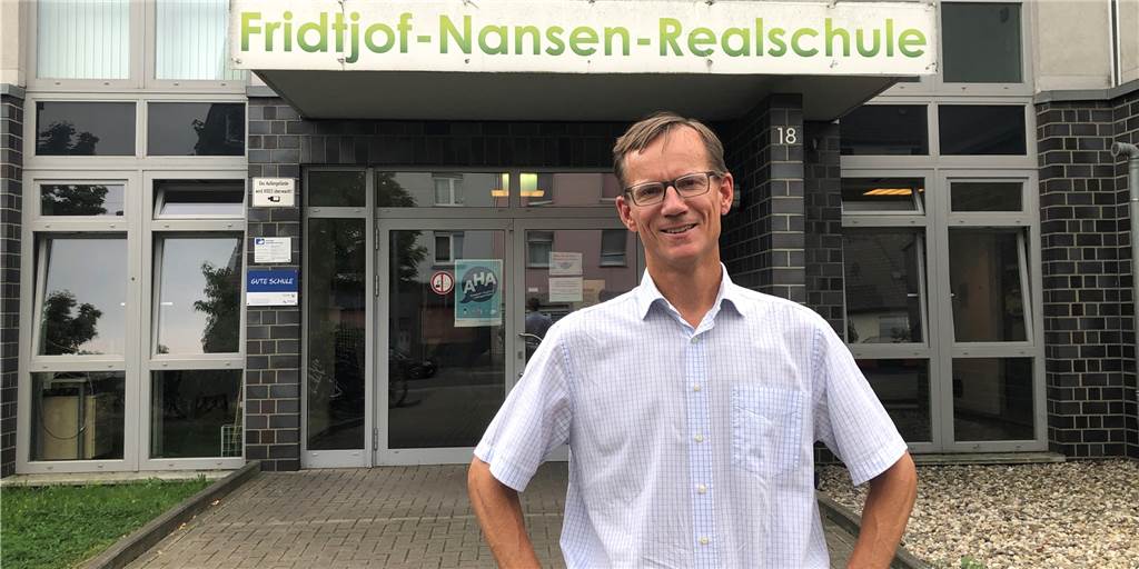 Castrop-Rauxeler Realschule hat neuen Chef: „Wir sind die goldene Mitte“ Ulrich Gerdesmeyer ist der neue Schulleiter der Fridtjof-Nansen-Realschule.