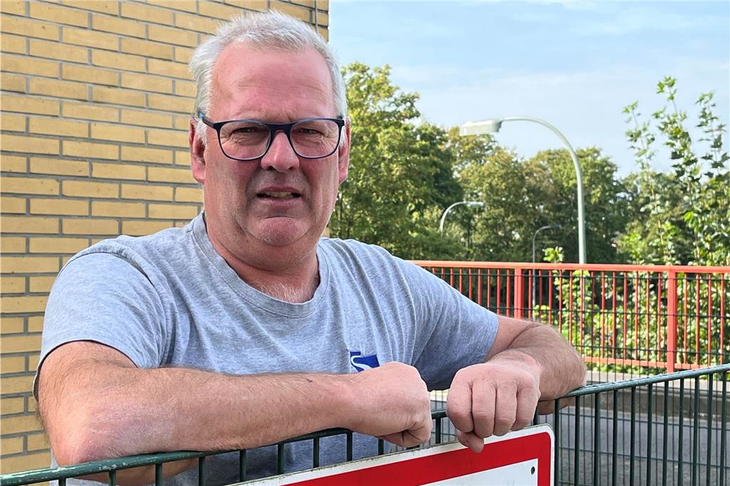 Aktivisten blockieren Schleuse in Flaesheim: Schiffsverkehr lahmgelegt Ulrich Kropf, Schichtleiter Schleuse Flaesheim