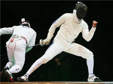 Ulrich Robeiri (r) schlug im Finale den Südkoreaner Park Kyoungdoo. Foto: Sergei Ilnitsky