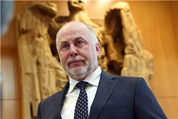 Ulrich Silberbach, der Bundesvorsitzende des dbb Beamtenbundes fordert attraktivere Arbeitsbedingungen für Angestellte im öffentlichen Dienst. Foto: Uli Deck/Archiv