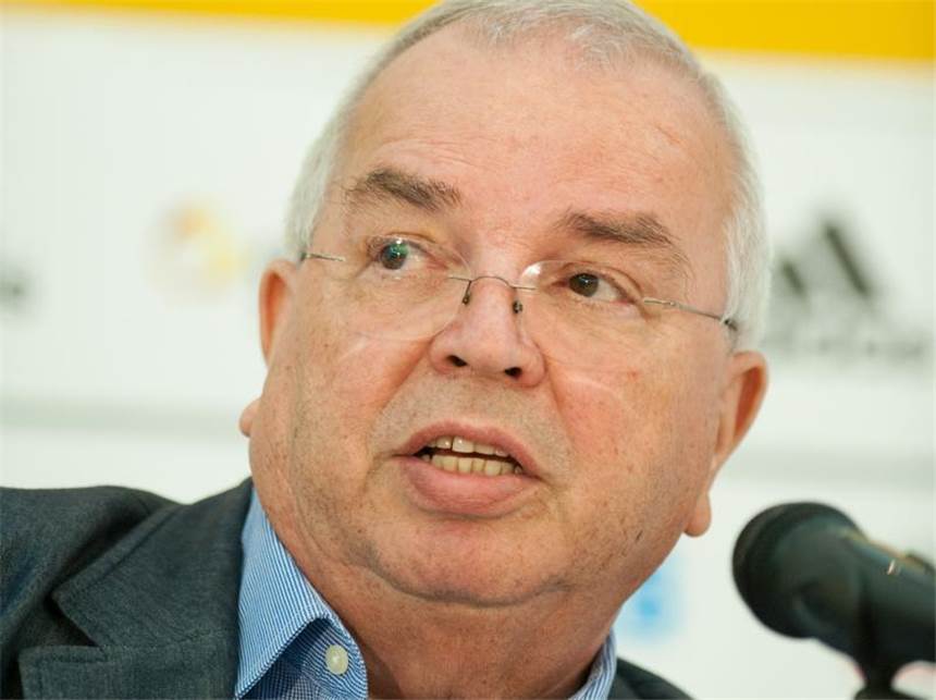 Rückenwind für DHB-Chef Strombach Ulrich Strombach geht in seine fünfte Amtszeit als Präsident des Deutschen Handballbundes.
