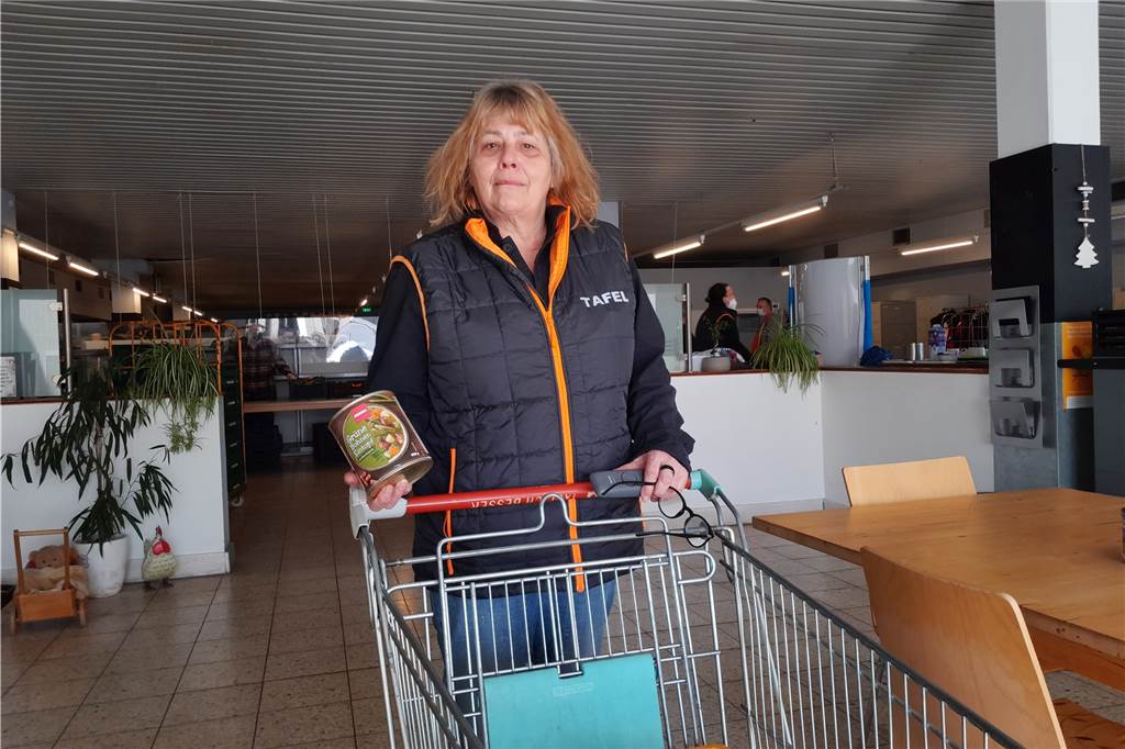 Tafel: Warum in Lünen jetzt öfter Blumen statt Gurken verteilt werden Ulrike Trümper, Leiterin der Unnaer Tafel, ist sehr dankbar für die Spendenbereitschaft der Lüner und für den Einsatz der Soroptimist-Frauen.