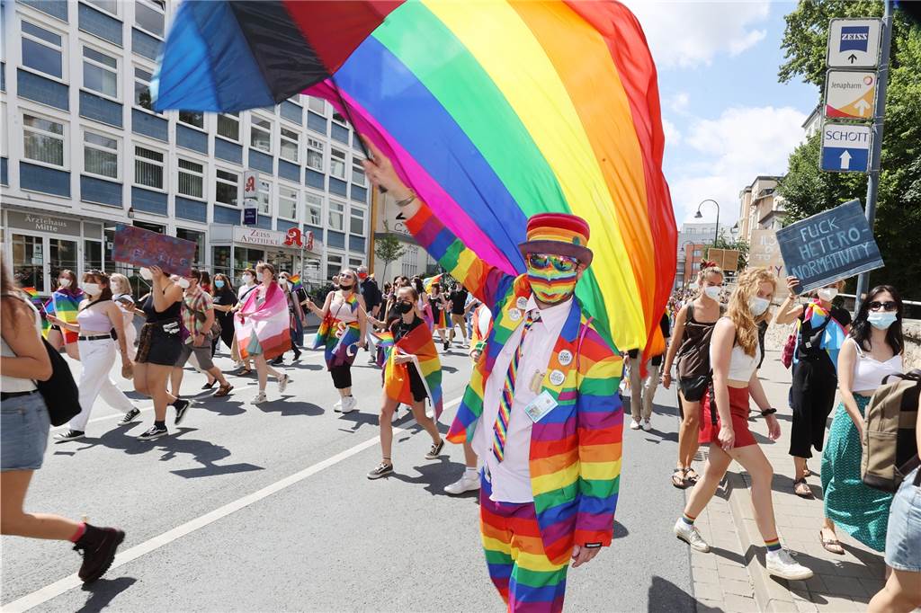 Transmann aus Lünen: „Meine Kinder sagen: Das war der richtige Schritt“ Um die LGBTQIA+Community zu feiern und gegen ihre Diskriminierung zu protestieren, findet im Juni der Pride Month statt. Eine der bekanntesten Veranstaltungen dabei ist der Christopher Street Day.