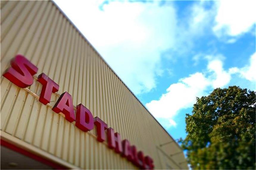 Mehr Transparenz für Stadthallenmiete und Vereinsförderung Um eine Veranstaltung in der Stadthalle ist jetzt ein Streit entbrannt. Der Veranstalter macht der Stadt Vorwürfe, die Stadt weist sie zurück.(A) Grothues