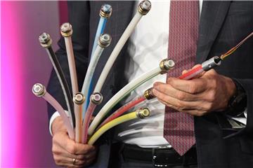 Um Haushalte mit Geschwindigkeiten bis zu 100 Megabit pro Sekunde ins Internet zu bringen, setzt die Deustche Telekom die umstrittene „Vectoring“-Technik ein. Foto: Stefan Sauer