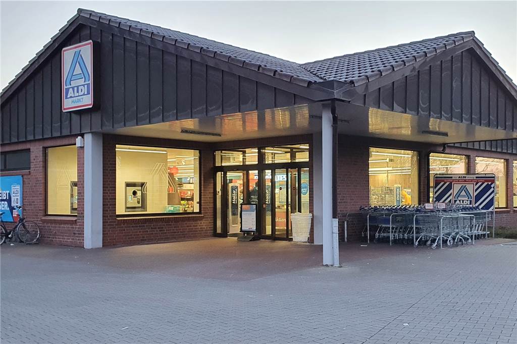 Corona-Schnelltests bei Aldi: In Ahaus in wenigen Minuten ausverkauft Um Kurz nach 7 Uhr war vor der Aldi-Filiale in der Coesfelder Straße nichts los. Die wenigen Tests waren dennoch schnell weg.