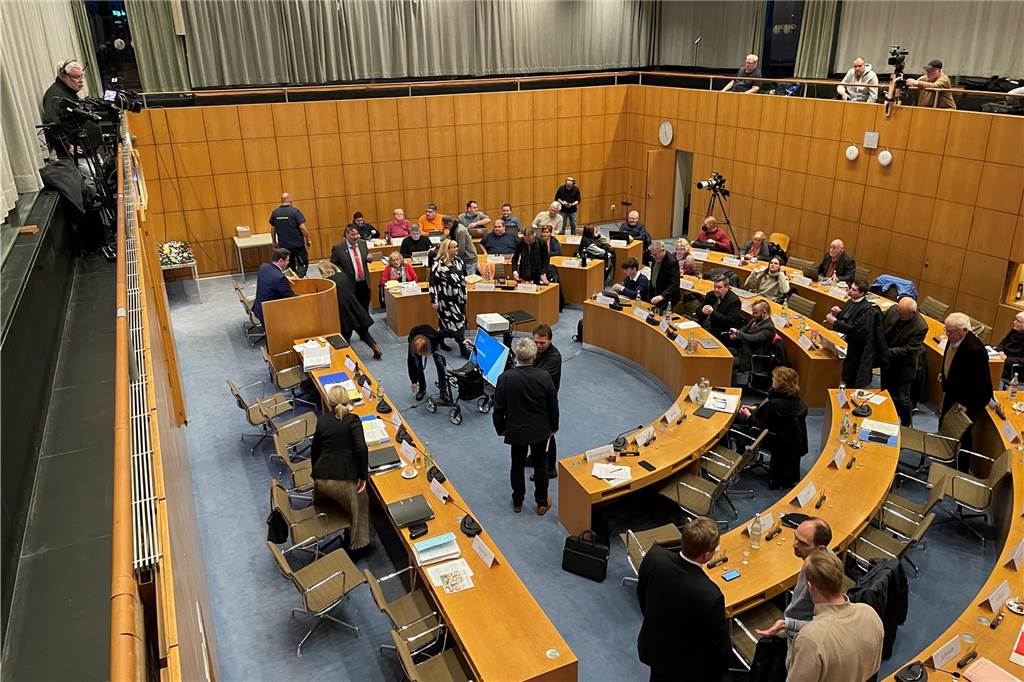 Bekommt der KOD Bodycams? Stadtverwaltung prüft nach CDU-Antrag Um viele Themen ging es bei der Ratssitzung am 7.12.2023 im Ratssaal der Stadt Castrop-Rauxel.
