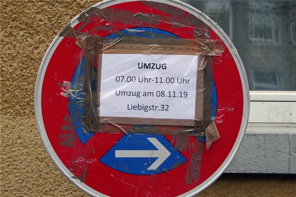 Stadt Dortmund schleppt Auto ab, während Familie im Urlaub ist – darf sie das? Um welche Baustelle es sich in den Ferien handelte, ist nicht klar. Doch vor dem Haus steht schon wieder ein neues Schild. Parkplatzsuchende sollten also aufpassen.
