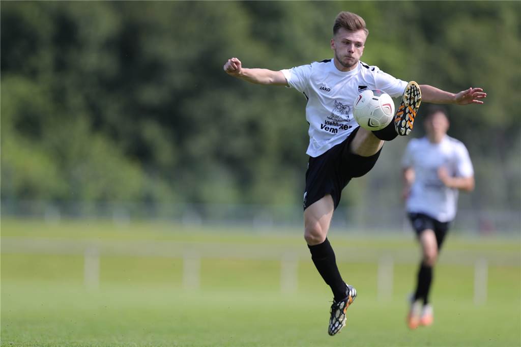 Coronavirus hat FC Nordkirchen in „scheiß Vorbereitung“ im Griff, aber Aufstieg bleibt das Ziel Um zum Rückrundenauftakt gegen Teutonia Waltrop wieder fit zu sein, will Linus Hensler Extra-Einheiten einlegen.
