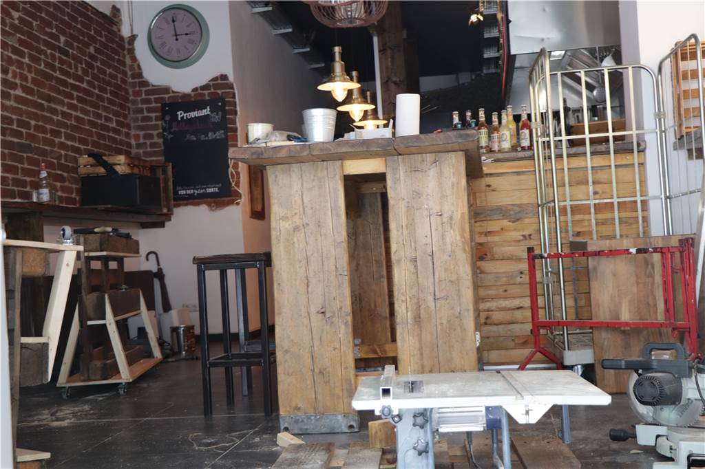 „Frittenshop“ im Kaiserviertel öffnet für einen Tag nur für Obdachlose Umbaumaßmahmen im Frittenshop.