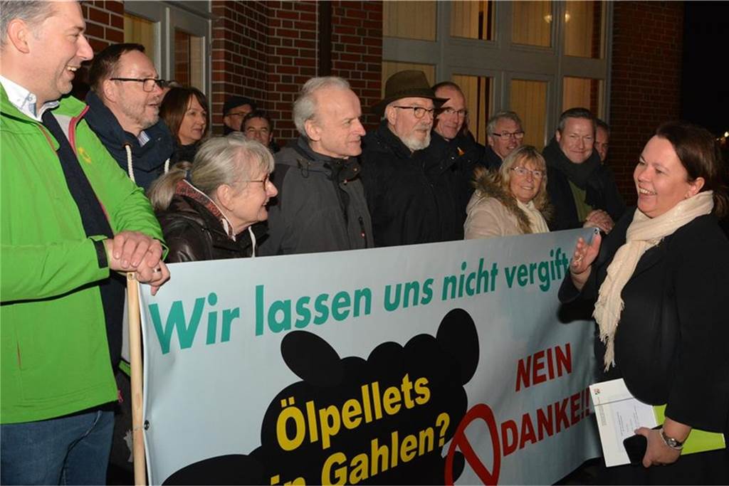 Ölpellets-Skandal: Gutachter sehen Risiken für das Grundwasser Umweltministerin Ursula Heinen-Esser hatte im Januar 2019 ein Gutachten zum Ölpellets-Skandal versprochen - dieses liegt nun vor.