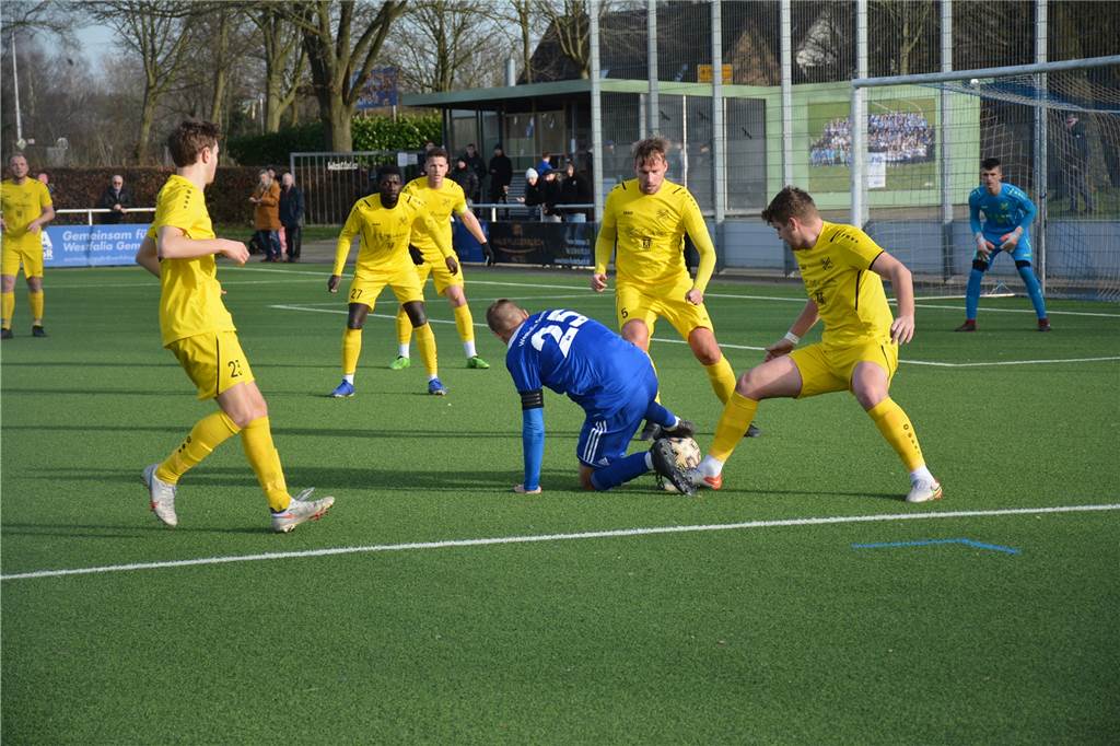 1:6 gegen die künftigen Teamkollegen - Neu-Hardter Nico Genieser gibt nicht auf Westfalia Gemen - SV Dorsten-Hardt